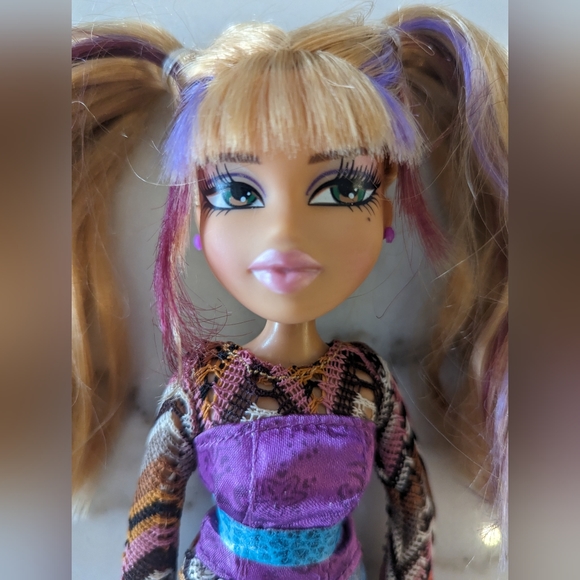 Bratz twisty style Yasmin - Picture 2 of 5